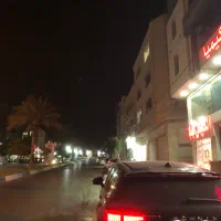 مغازه بزرگ با یک واحد مسکونی