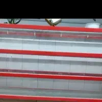 ویترین شیشه ای سالم با شیشه ها کامل