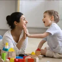 پرستار کودک ۶ساله