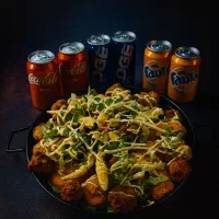 سالن دار و آشپز و باریستا و قلیون زن