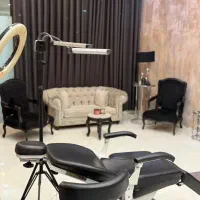 استخدام ناخنکار و مژه کار