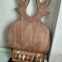 شلف جاروغنی همراه وسایل داخلش و تخته شاخ گوزنی