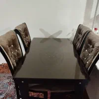 میز ناهارخوری چوبی کاملا سالم