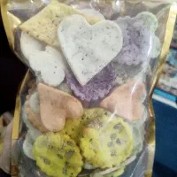نون خشک طعم دار