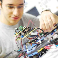 استخدام همکار فنی