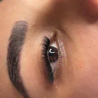 کاشت مژه شیک و ظریف با قیمت اقتصادی