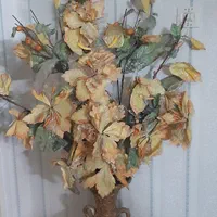 گلدان و گل مصنوعی