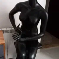 مانکن نشسته از برند ژست