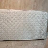 تشک تخت بسیار سالم وتمیز