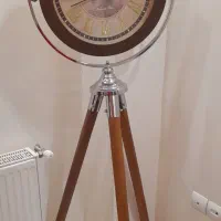 ساعت ایستاده کنار سالنی ژاپنی