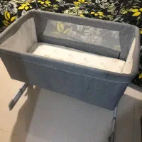تخت کنار مادر