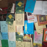 چند جلد کتاب دارم