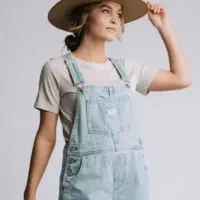 نظافتچی خانم جوان