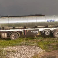 یک دستگاه تانکر سه محور قیر دوجداره