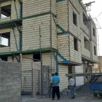 بنا. انجام دیوار چینی و شیب بندی سنگ چینی