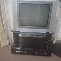 تلوزیون با میز