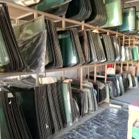 شیشه اتومبیل مرکزی