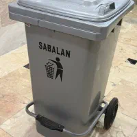سطل زباله پدالی چرخ‌دار سبلان سالم و تمیز