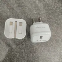 آدابتور اصلی آیفون و کابل برق باهم