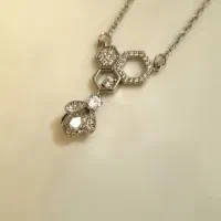 گردن بندهای مختلف|بدلیجات|نیشابور, دارایی|دیوار