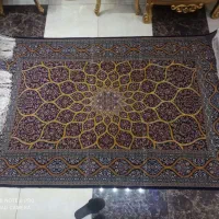 فرش دستباف ابریشمی طرح گنبدی سورمه ای