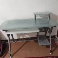 فروش یک عدد میز کامپیوتر و تحریر