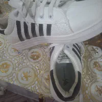 کفش خارجی نونو سایز 40 نوشته ولی 38 و39 میخوره