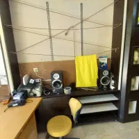 ویترین MDF چوبی ۴ تیکه تمیز با وسایل کامل مغازه|فروشگاه و مغازه|اصفهان, کوی ولی عصر|دیوار