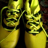 دو کفش ورزشی و یک پوتین|کیف، کفش، کمربند|مریوان, |دیوار