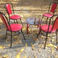 ۴ عدد صندلی فلزی همراه با میز