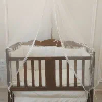 تخت کنار مادر