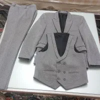 کت و شلوار همراه با جلیقه