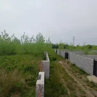یک قطعه زمین داخل بافت چهاردیواری کنار دریا