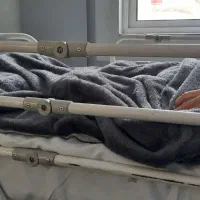 همراه بیمار خانوم فقط در بیمارستان