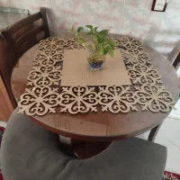 میز غذاخوری سالم فقط یکم رنگ پریدگی داره