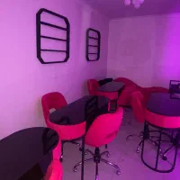 تجهیزات سالن میز ناخن تخت مژه و..