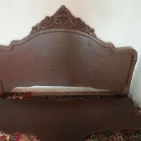 تختخواب دو نفره و یکعدد زیر تختی