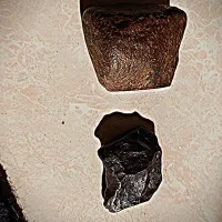 دو قطعه شهاب سنگ اکندرایت سنگی