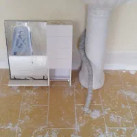 روشویی و آیینه روشویی سرویس بهداشتی