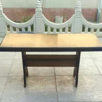 میز مدل مینیمال ـ سالم و تمیز