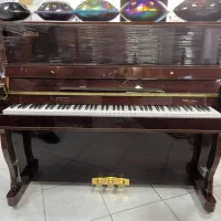 پیانو همراه با صندلی