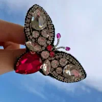 سنجاق سینه جواهردوزی شده طرح سنجاقک