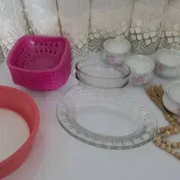 مقداری ظرف و وسایل برای فروش موجود است