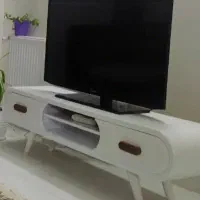 فروش میز و تلویزیون ۴۰اینچ