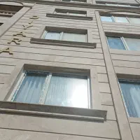 نیازمند دو نگهبان