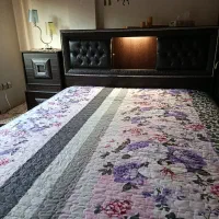 تخت خواب دونفره با تشک در حد نو.