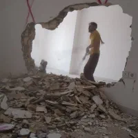 تخریب  با ابزار  استا بنا سفت کار