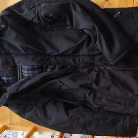 کاپشن|لباس|اصفهان, بهارستان|دیوار