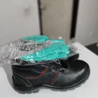 کفش ایمنی و دستکش کار