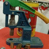 دستگاه دکمه زن مارک پگاه